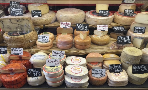 Luxury Cheeses & WIne Tasting In Paris